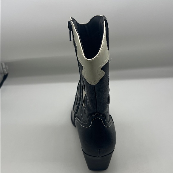 Universal Thread - Western Black And White Pointed Toe Cowboy Boots Size 6.5 - Picture 5 of 13